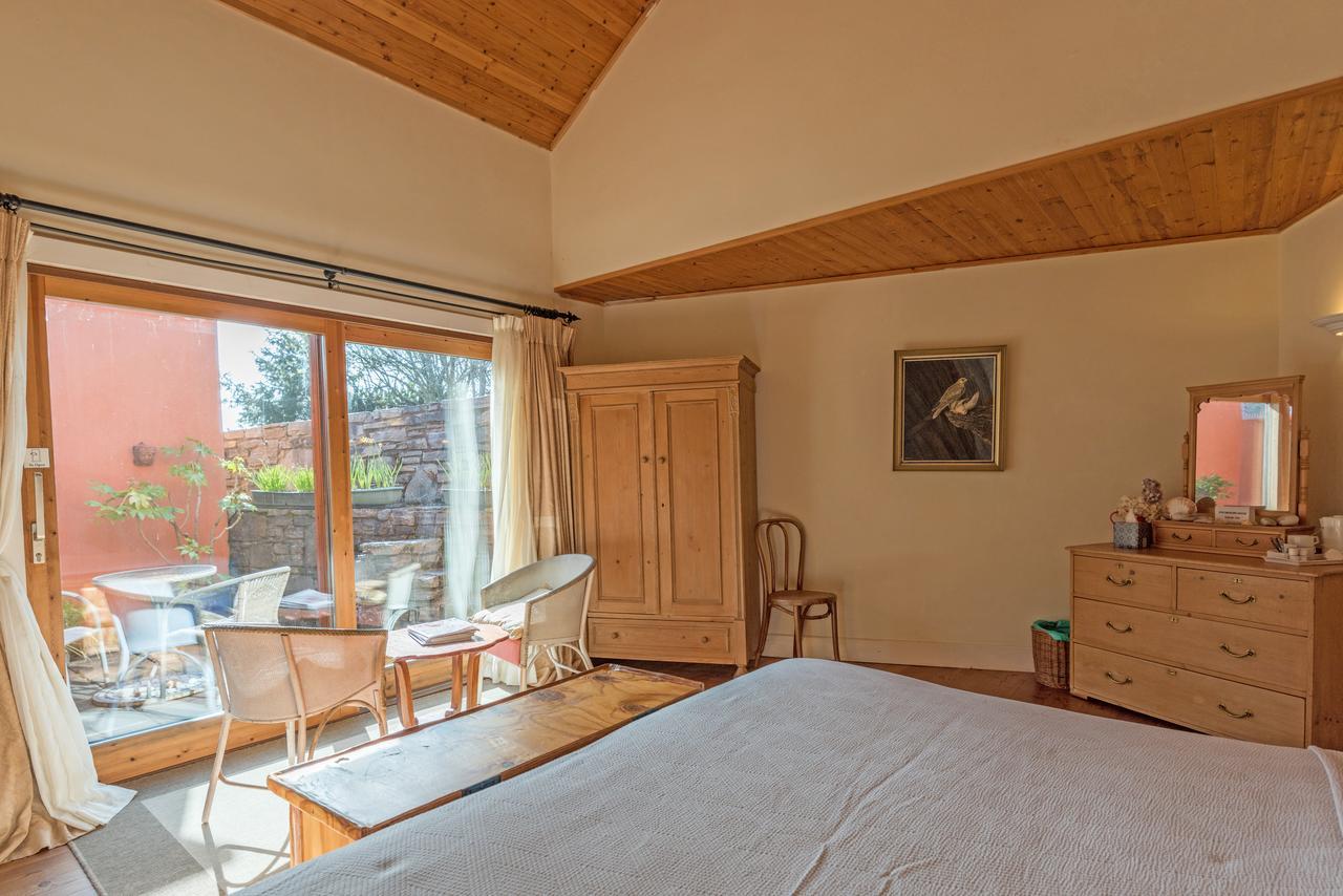 Dolphin Beach House Hotel Clifden Esterno foto