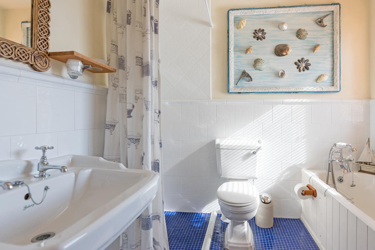Dolphin Beach House Hotel Clifden Esterno foto