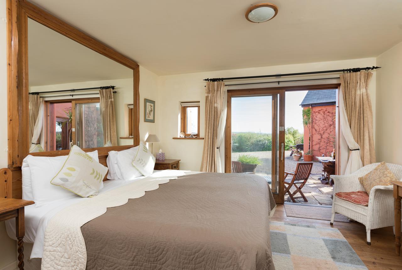 Dolphin Beach House Hotel Clifden Esterno foto