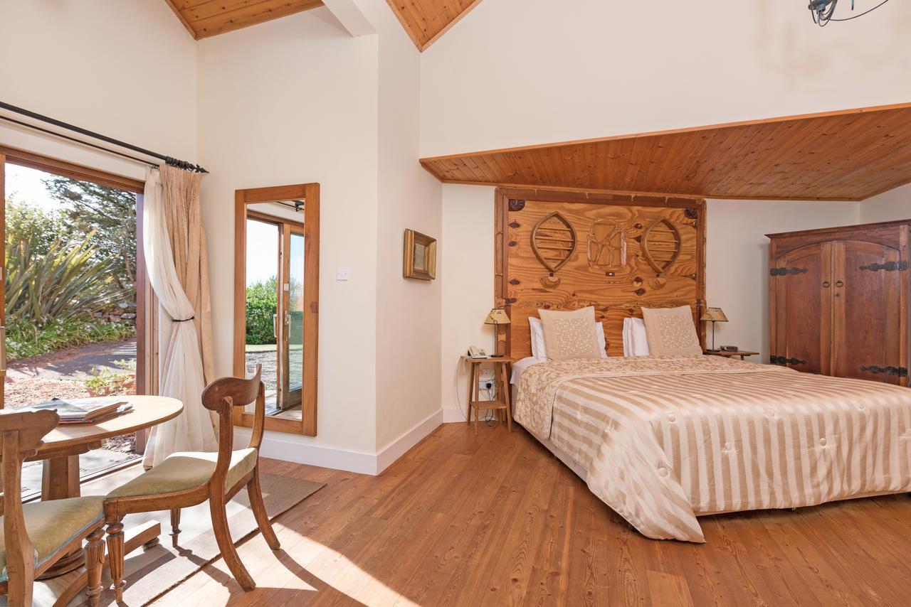Dolphin Beach House Hotel Clifden Esterno foto
