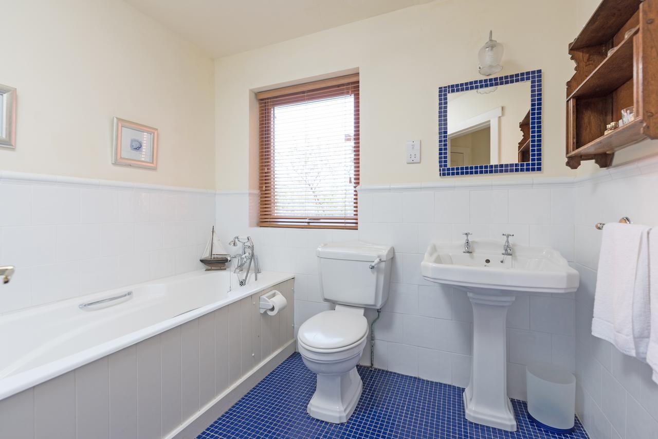 Dolphin Beach House Hotel Clifden Esterno foto