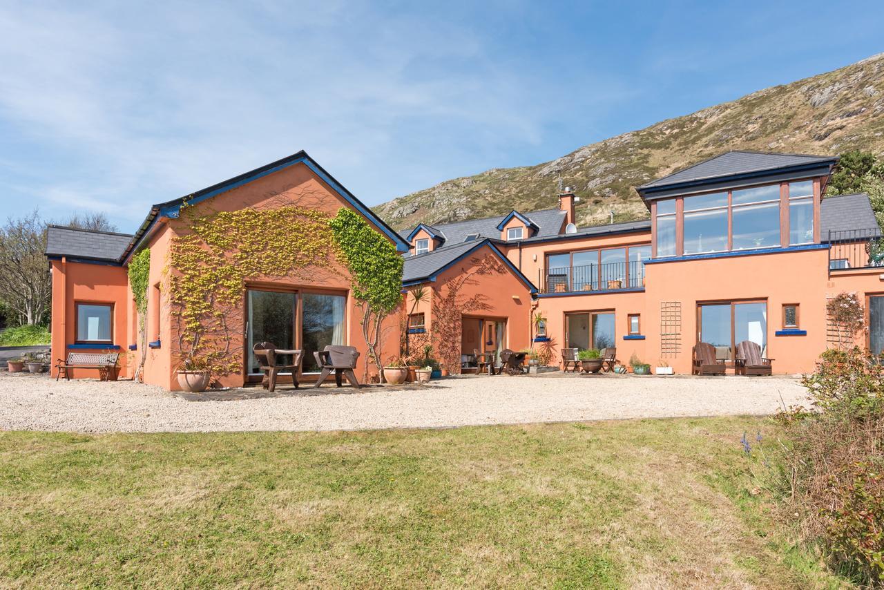Dolphin Beach House Hotel Clifden Esterno foto