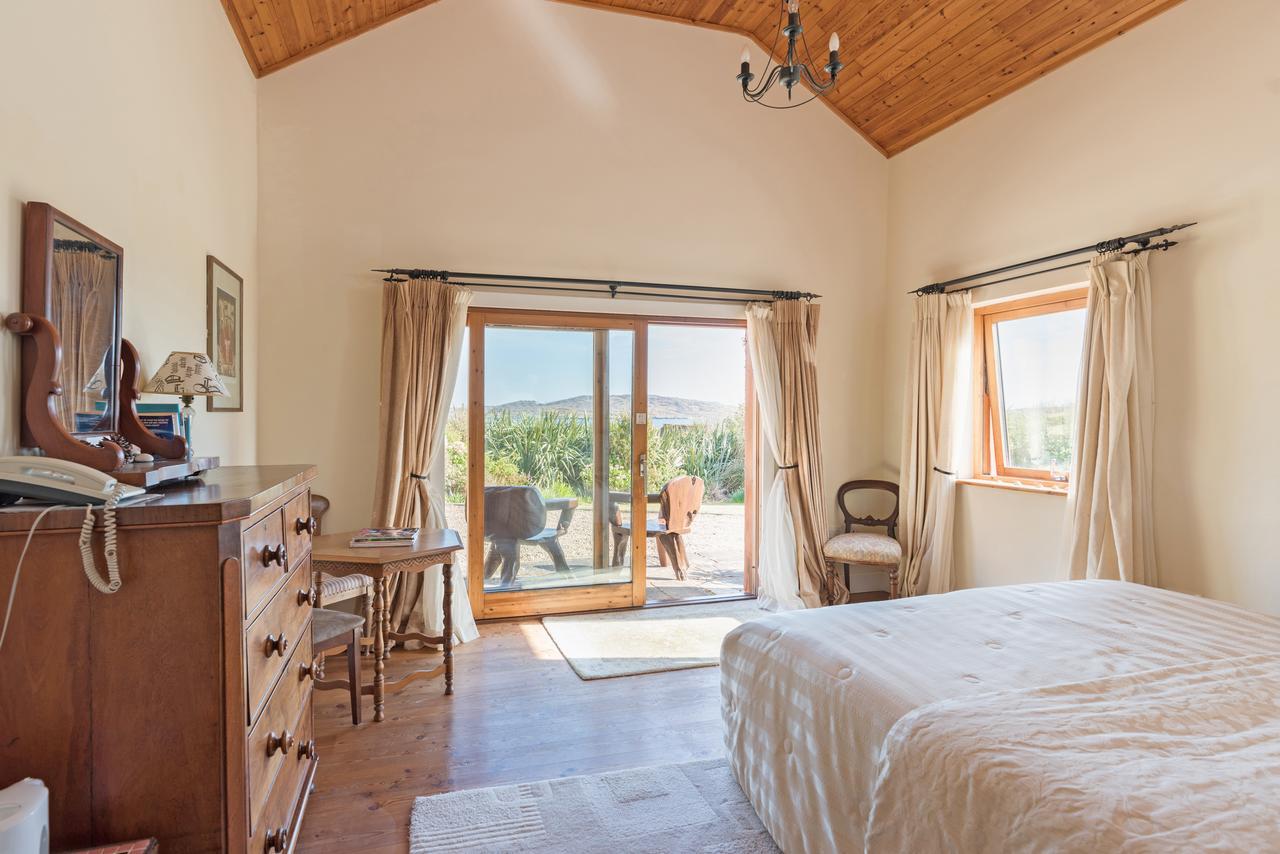 Dolphin Beach House Hotel Clifden Esterno foto