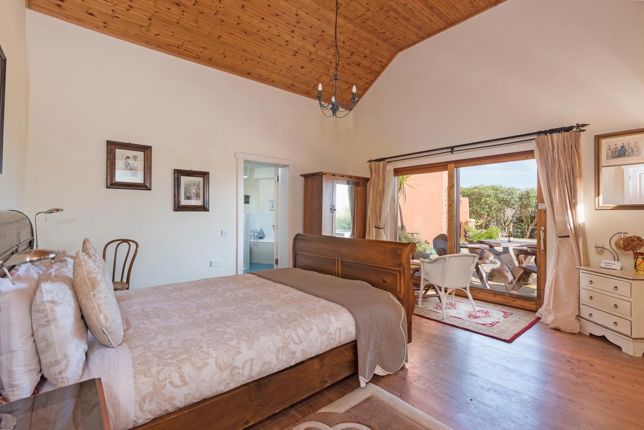 Dolphin Beach House Hotel Clifden Esterno foto