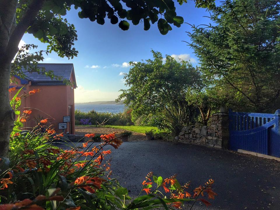 Dolphin Beach House Hotel Clifden Esterno foto