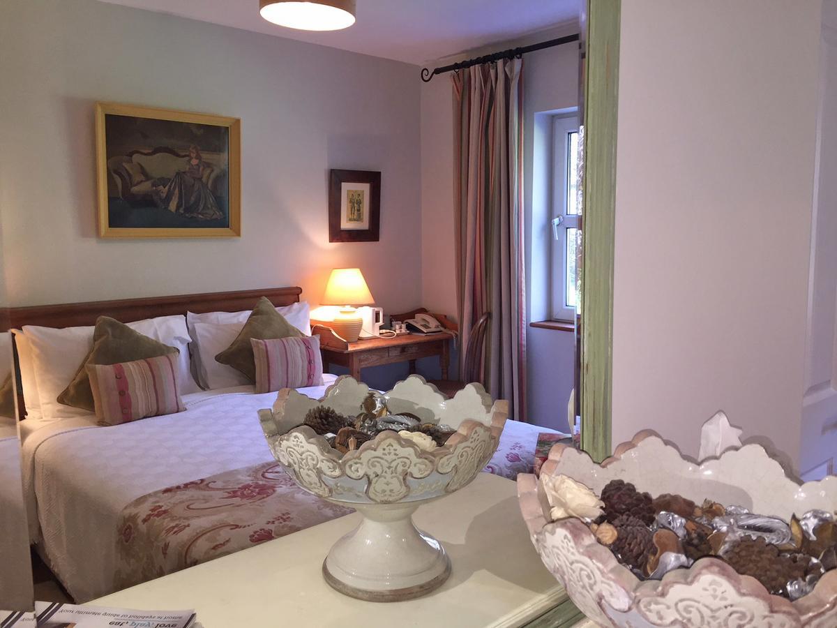 Dolphin Beach House Hotel Clifden Esterno foto